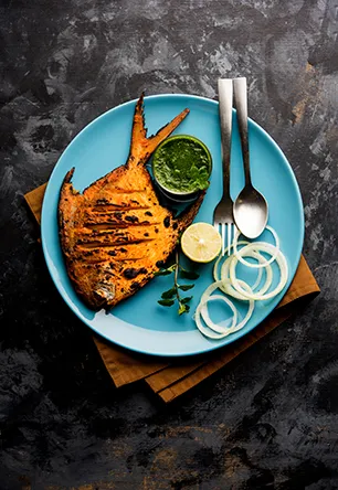 Pomfret Fried with Onions.webp